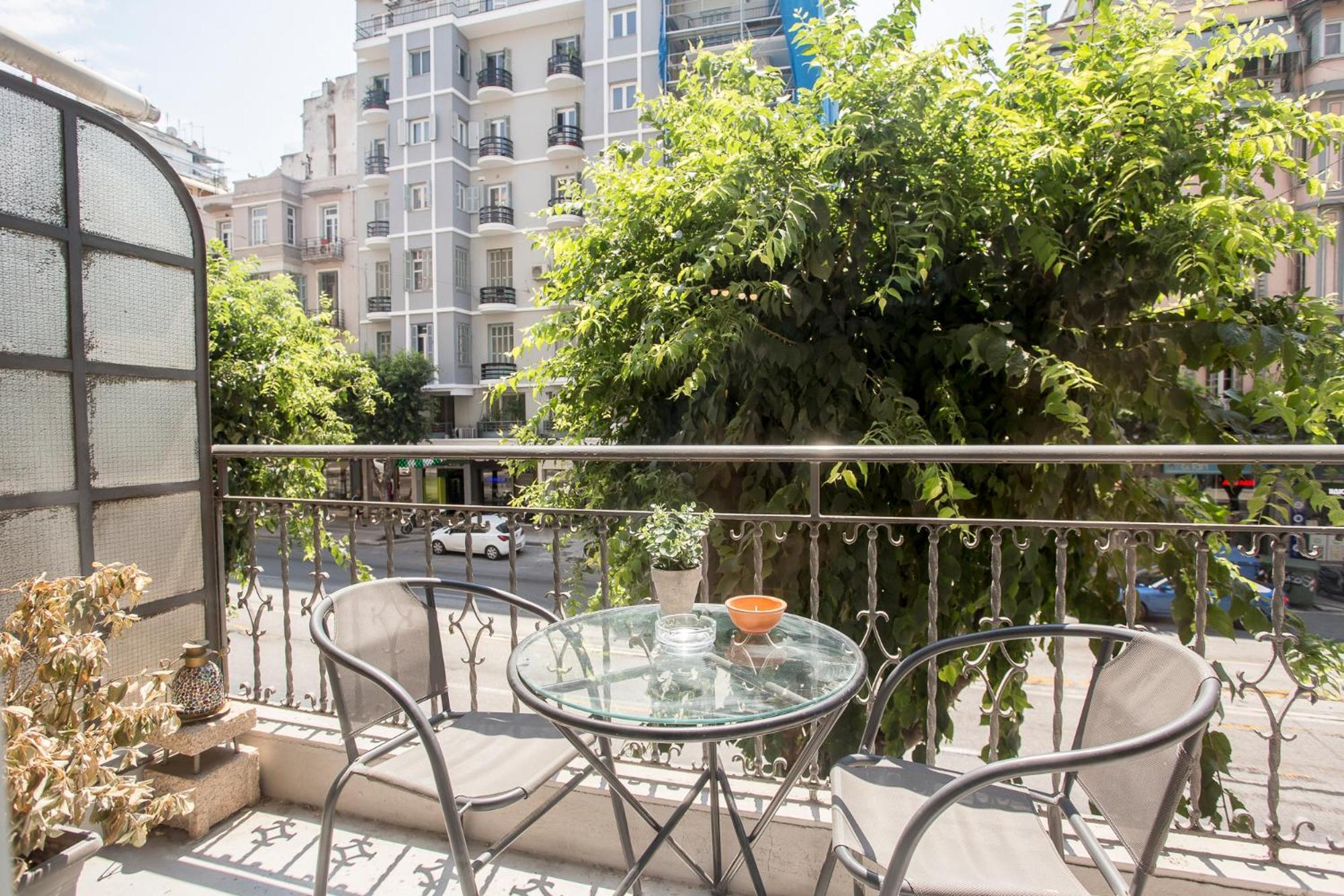 Closer "Egnatia Apartment 1" Thessaloniki Exterior photo