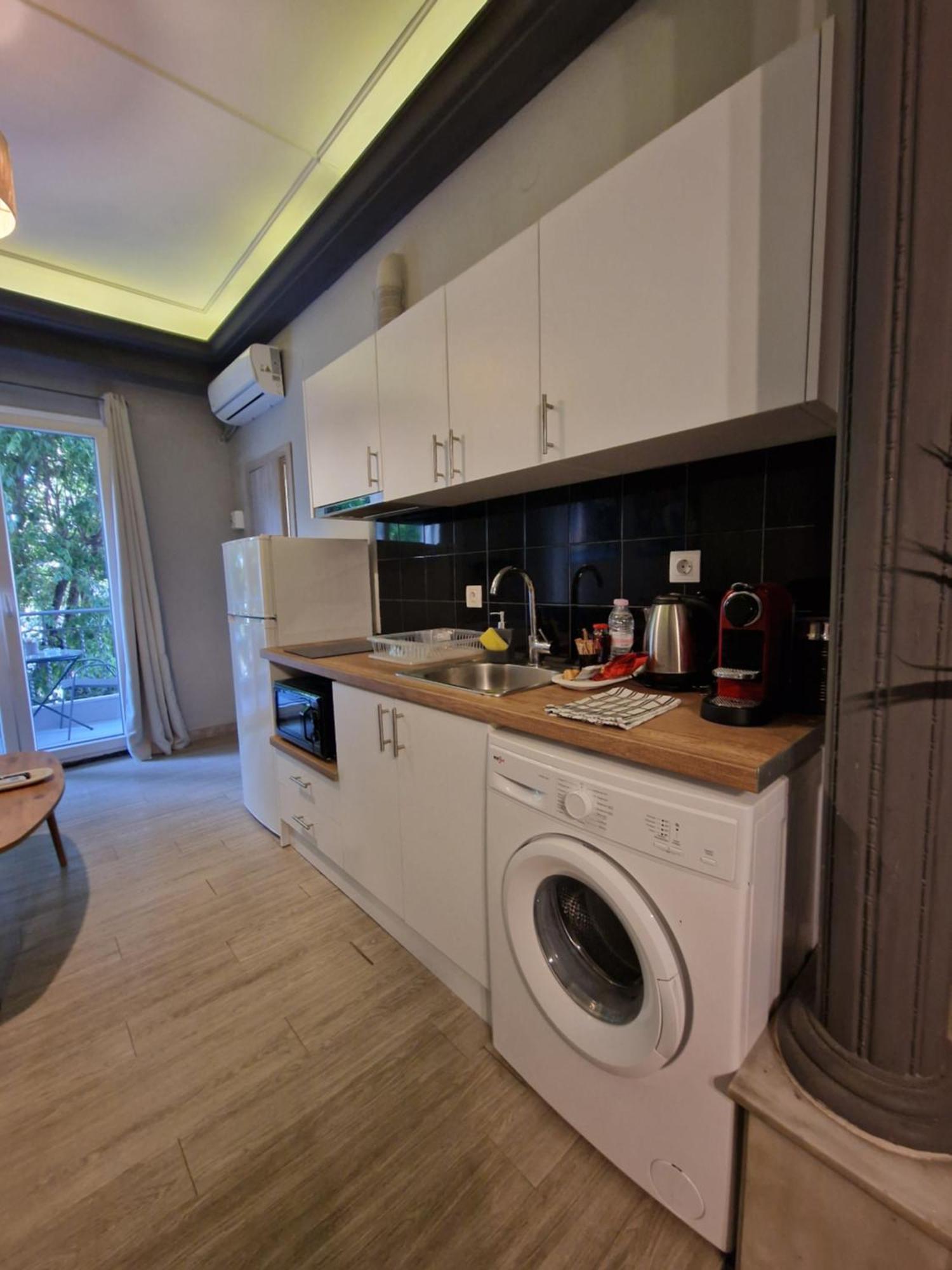 Closer "Egnatia Apartment 1" Thessaloniki Exterior photo